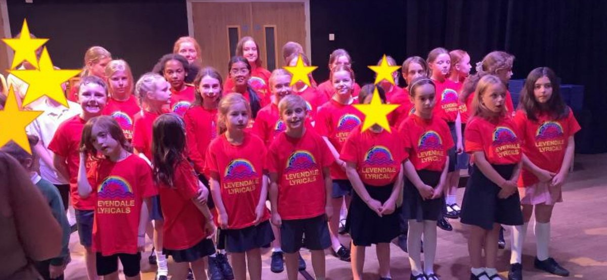 LevendalePri's tweet image. Levendale Lyricals were proud to be invited to sing at the inaugural @sparkedutrust #SparkAwards evening at @LJ_School on Tuesday. We were very proud of their performance 🎶🎤