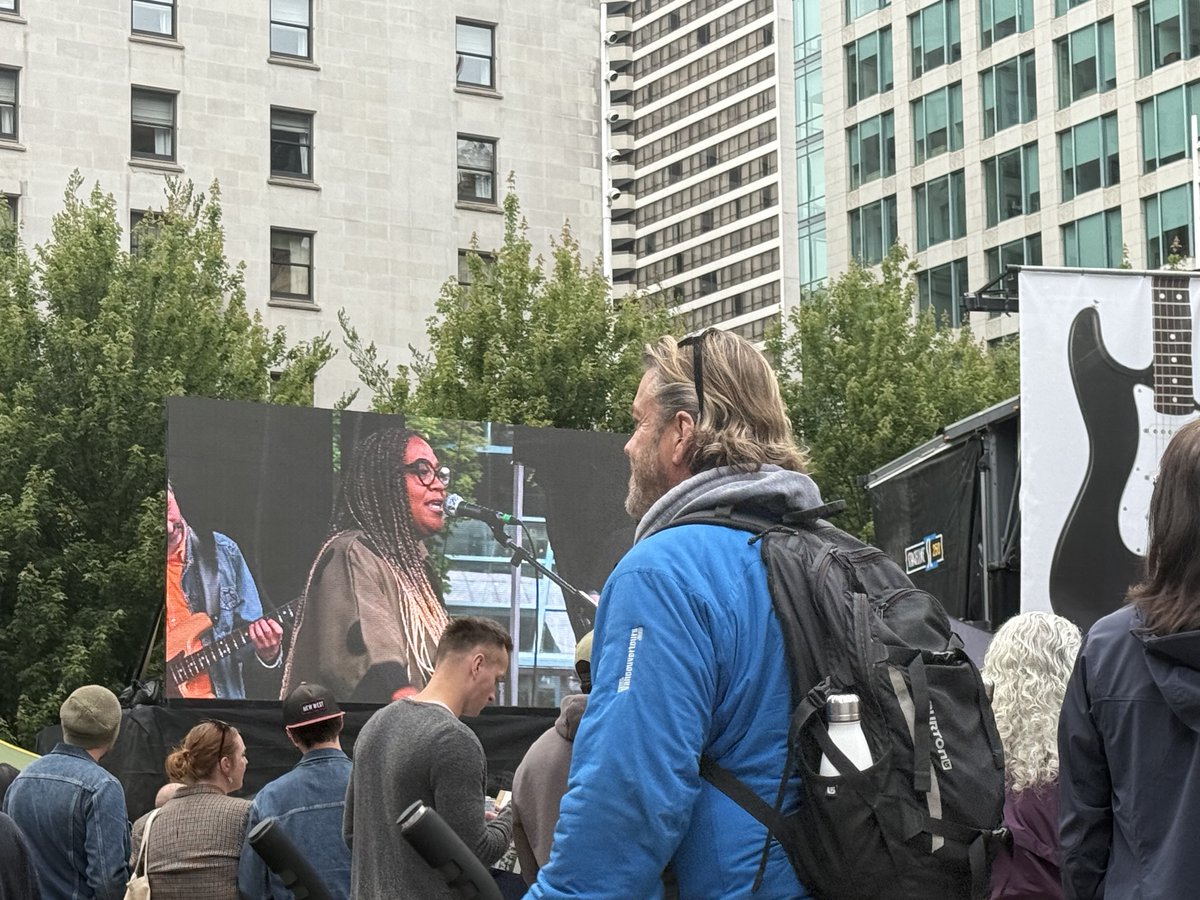 paulsanderson's tweet image. Forgot to post these before. Vancouver International Jazz Festival downtown, June 22, 2025. @coastaljazz 🙂🎷🎶 #jazz #music
More (26 photos): icloud.com/sharedalbum/#B…