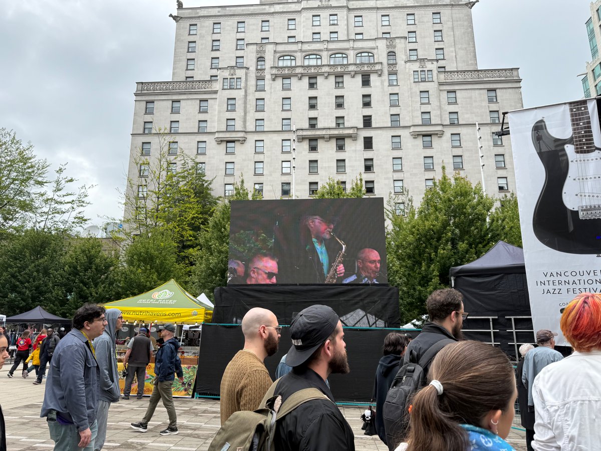 paulsanderson's tweet image. Forgot to post these before. Vancouver International Jazz Festival downtown, June 22, 2025. @coastaljazz 🙂🎷🎶 #jazz #music
More (26 photos): icloud.com/sharedalbum/#B…
