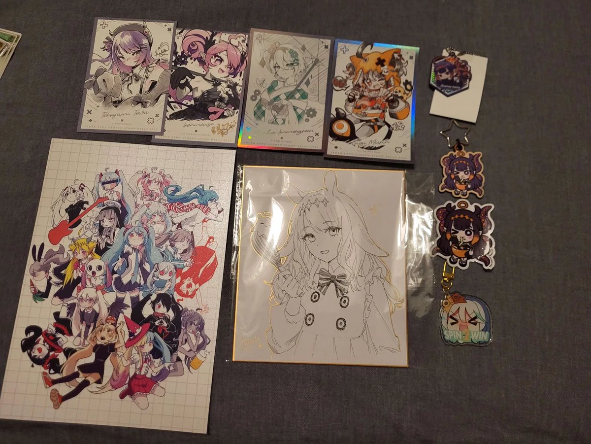 Shifumi95's tweet image. Final loot of Japan Expo 2025, big thanks to the @japexvtuberally and all the artists participating, @savisavichan for bringing the bnnuies to france and the hololive fans (mostly) from europe who came and were amazing and so kind❤️