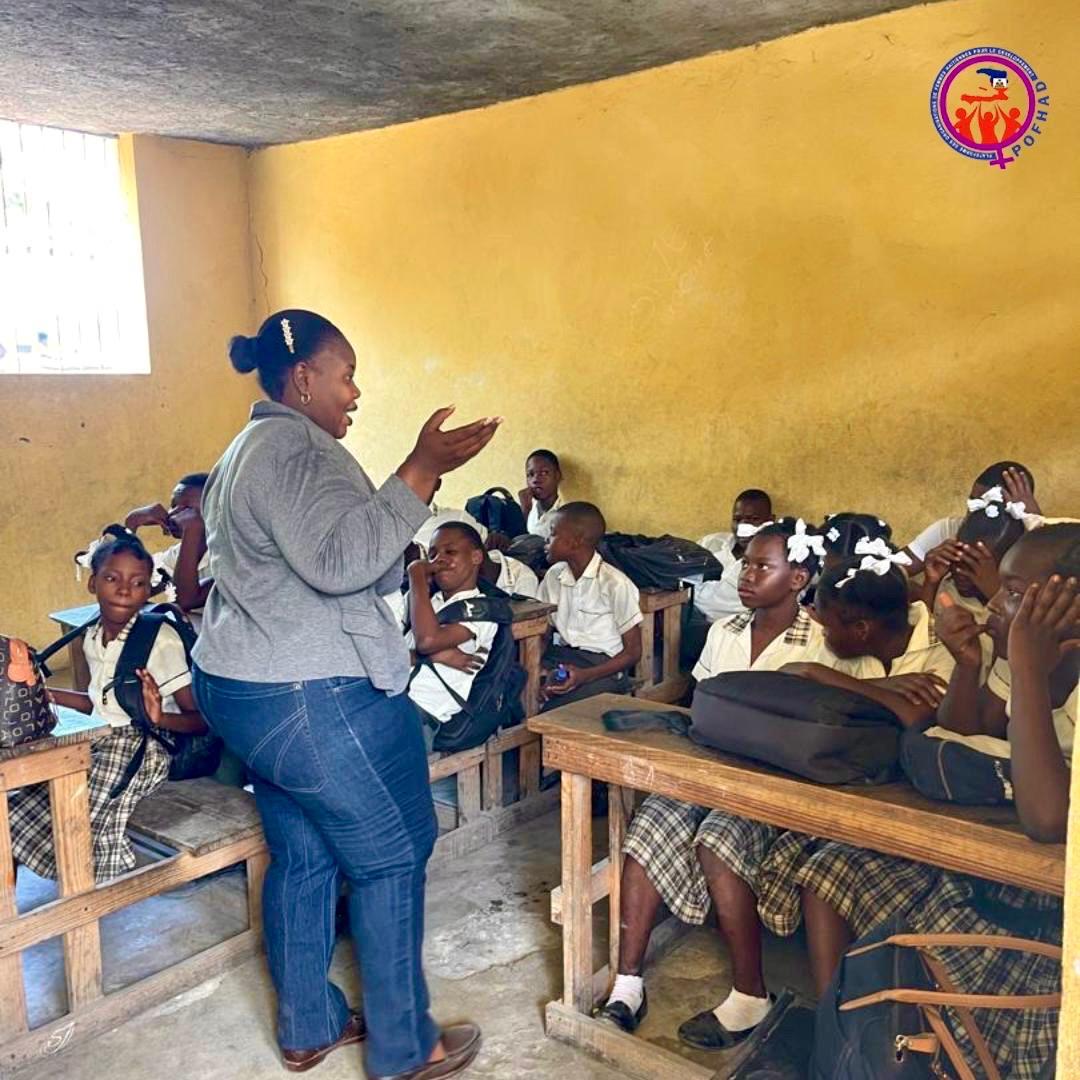 pofhad's tweet photo. *POFHAD : plus de 600 élèves sensibilisés sur les violences basées sur le genre (VBG) à L’Estère !*
L’Estère, Haïti – La Plateforme des Organisations de Femmes Haïtiennes pour le Développement (POFHAD) poursuit son engagement pour une société plus juste et égalitaire. https://t.co/vNFzcUB3EX