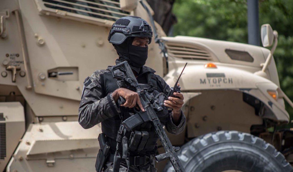 Deux (2) agents des unités spécialisées de la <a href="/pnh_officiel/">PNH</a> ont été tués en moins de 24 h par des bandits. Selon les dernières informations, le samedi 5 juillet 2025, le policier Eliov, membre de l'UTAG, a été tué dans l'Artibonite. Et, tôt ce dimanche matin, l’agent du SWAT