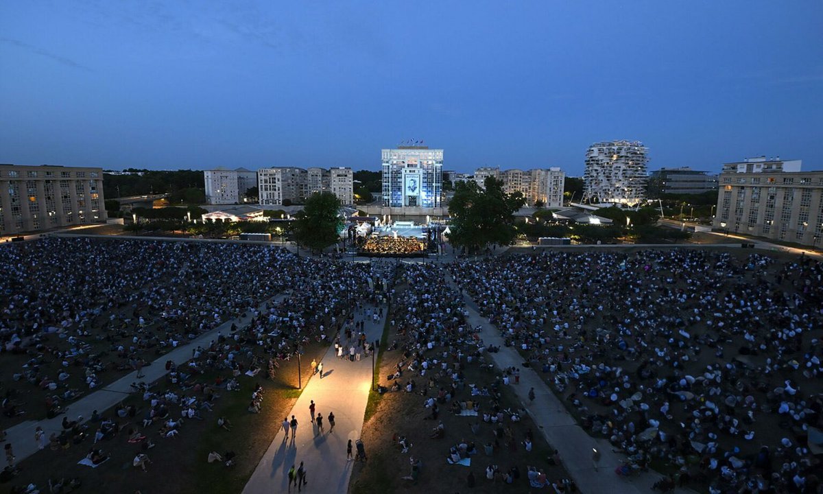 Clare Hart💙💛 (@clarelouhart) on Twitter photo #Montpellier terre de culture! Coup d’envoi grand écran du <a href="/FestivalRadioF1/">Festival Radio France</a>🎬🎶pour 1 immersion sonore dans l’univers du 7e art…Pirates des Caraïbes,Le Parrain,E.T..
Devant 12,000+ personnes,le cinéma devient symphonie avec <a href="/OONMLR/">Opéra Orchestre national Montpellier Occitanie</a> sous la baguette de Chloé Dufresne.
Magique✨! #Montpellier terre de culture! Coup d’envoi grand écran du <a href="/FestivalRadioF1/">Festival Radio France</a>🎬🎶pour 1 immersion sonore dans l’univers du 7e art…Pirates des Caraïbes,Le Parrain,E.T..
Devant 12,000+ personnes,le cinéma devient symphonie avec <a href="/OONMLR/">Opéra Orchestre national Montpellier Occitanie</a> sous la baguette de Chloé Dufresne.
Magique✨!