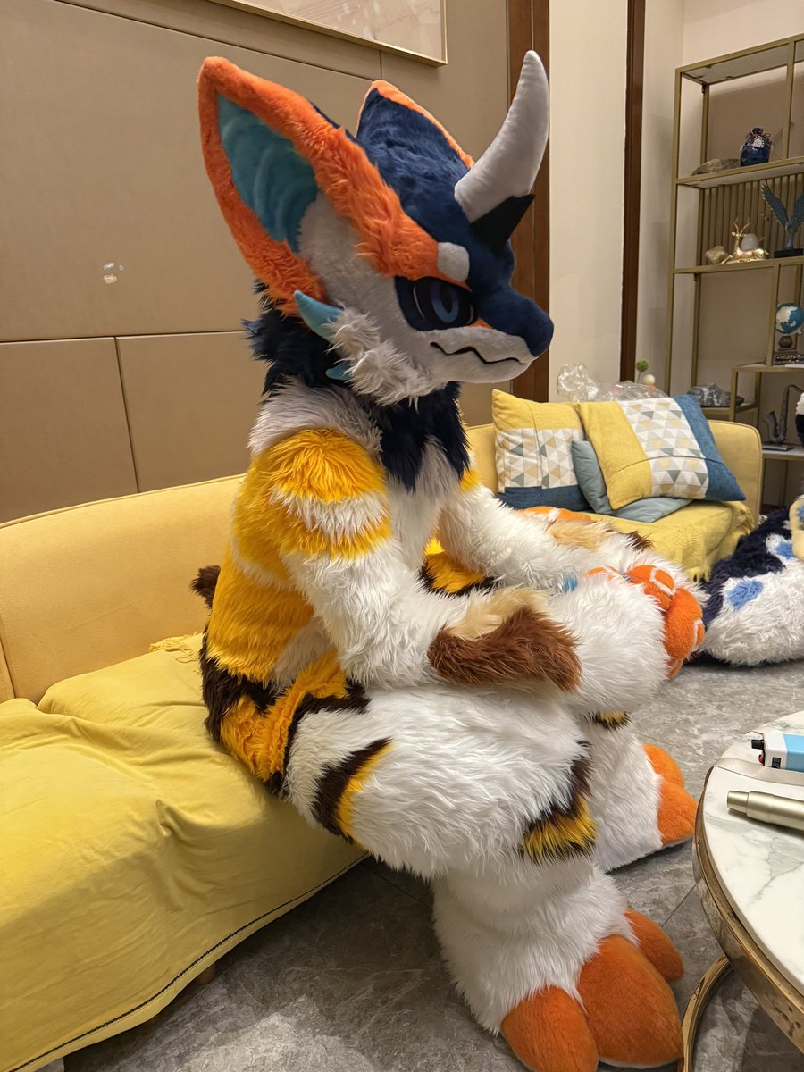 UncleFlameEX's tweet image. 👅
借小伙伴身体代出一下～
#furry #fursuit #FursuitEveryday