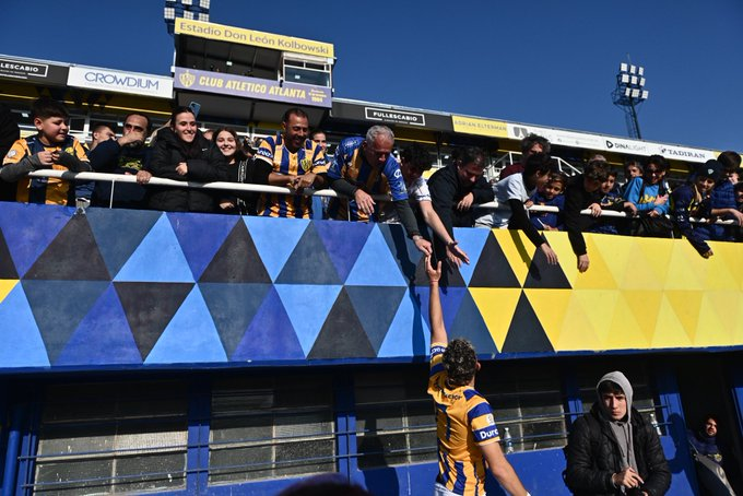 Perdió San Martín de Tucumán y Atlanta quedó puntero a 4 puntos de los tucumanos y a 7 de Patronato.
Ahora se vienen dos partidos de visitante: Colegiales y los Andes para seguir con la ilusión intacta.