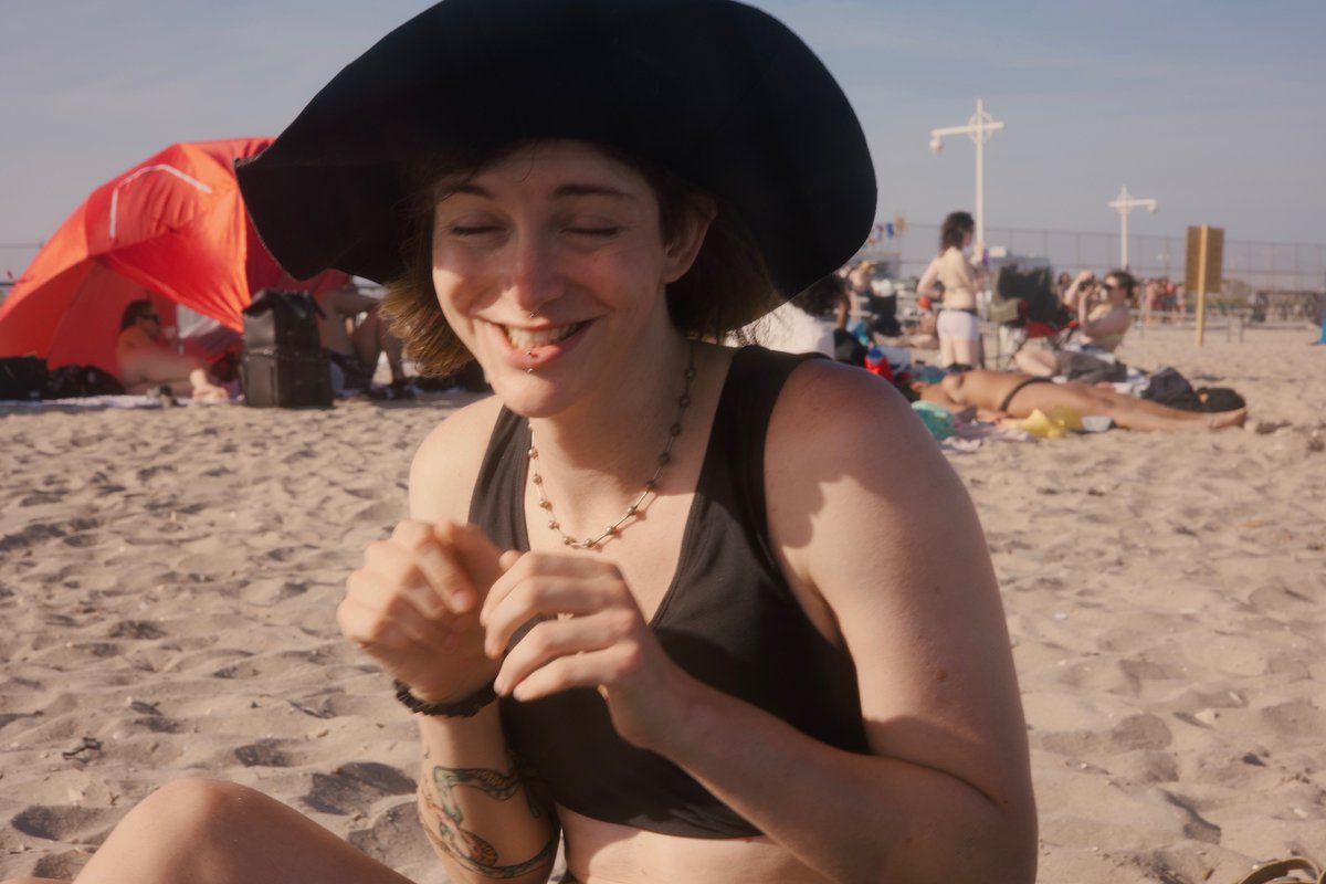 this bitch has zero aura