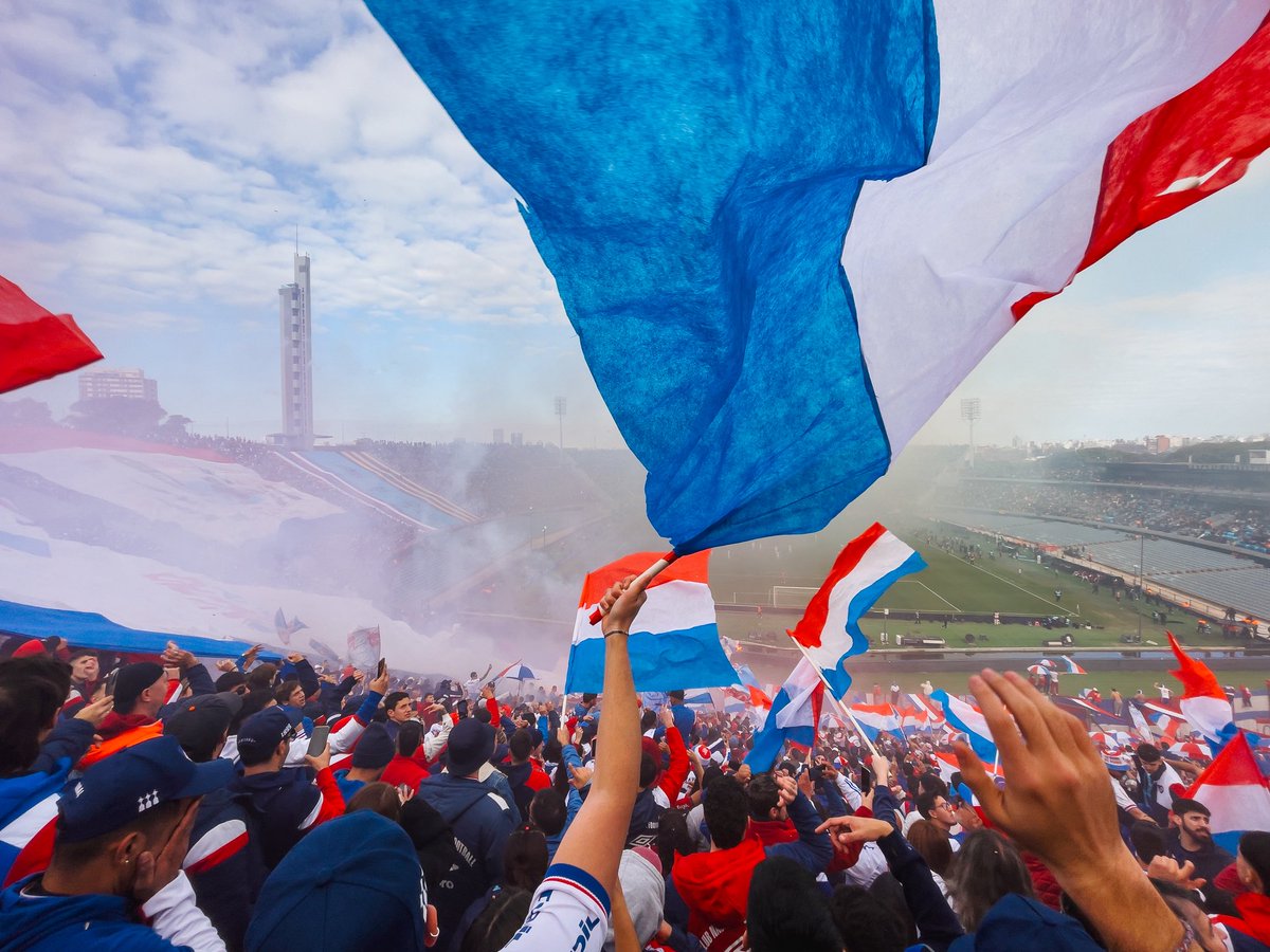 diegoooooo13's tweet photo. “HOY Y SIEMPRE, EL CLUB GIGANTE” Les comparto las fotos desde la Colombes 🟦⬜️🟥 https://t.co/TcEnjKXHlq