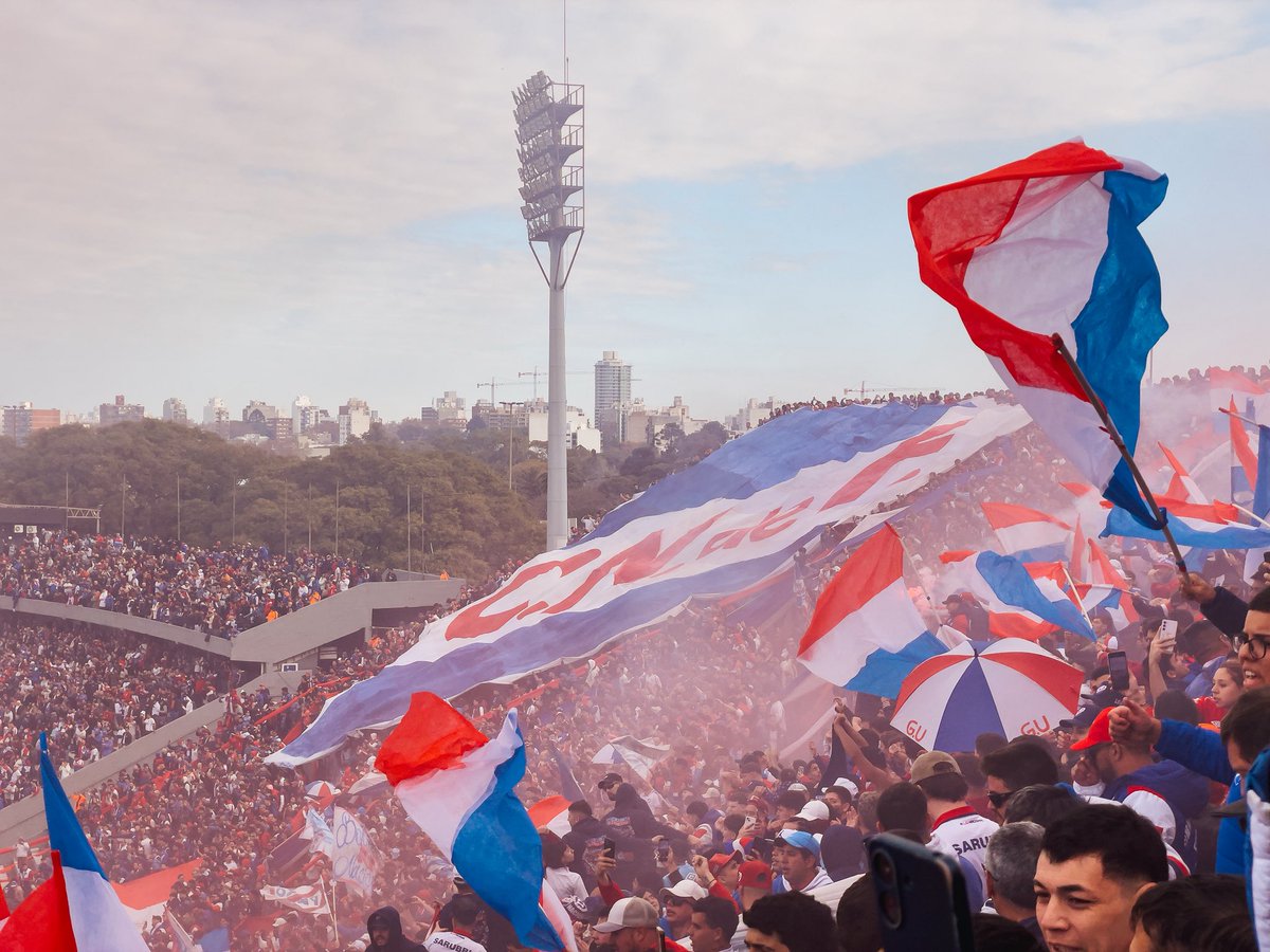 diegoooooo13's tweet photo. “HOY Y SIEMPRE, EL CLUB GIGANTE” Les comparto las fotos desde la Colombes 🟦⬜️🟥 https://t.co/TcEnjKXHlq