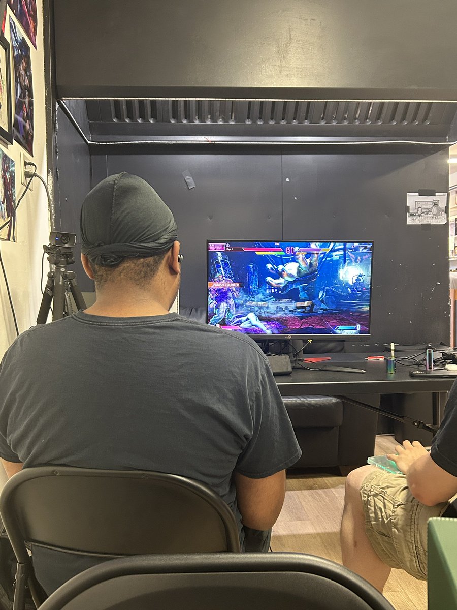 This man looks at me dead in the eyes midset and says "I get a lil tingle when aki says her voicelines"