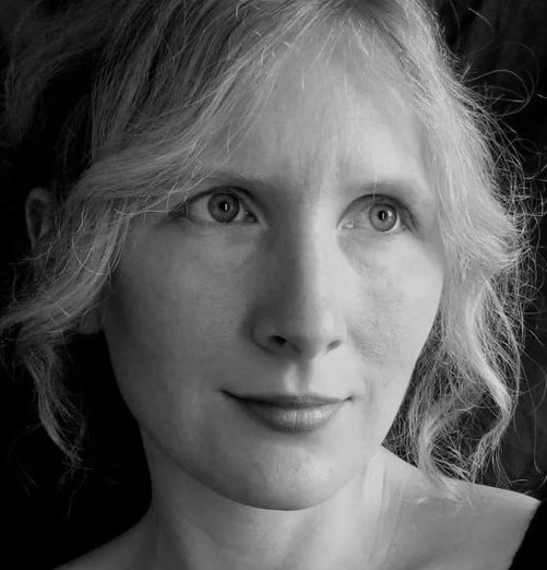 AidaBSanchez's tweet image. “Me aterra iniciar el último tramo de la vida. (...) Lo único que parece obsesionarme estos días es la desaparición de quien creía ser”.    

Las búsquedas de #SamanthaHarvey: “Amor, amor, aflicción, todo mezclado” ('#UnMalestarIndefinido') lecturassumergidas.com/2022/06/30/las… vía @lecturass