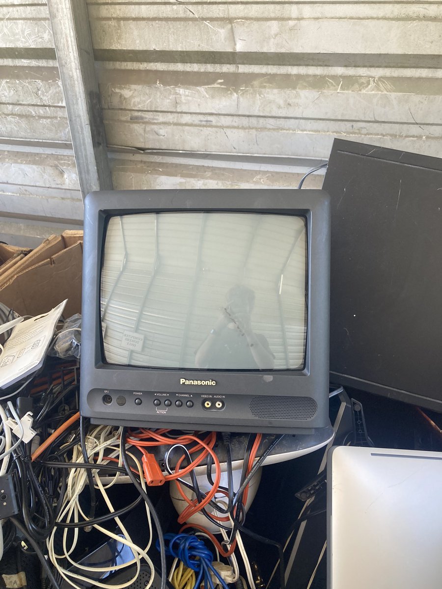0pos_sum's tweet image. Date idea. We take CRT tvs from the dump and resell them to nerds.