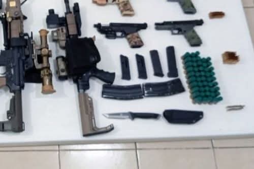 _theinfostream's tweet image. A heavily armed US citizen with CIA identification was arrested in Atlacomulco, State of Mexico.
He was found with two high-powered rifles, four pistols of different calibers, bulletproof vests, night-vision helmets, and tactical gear.