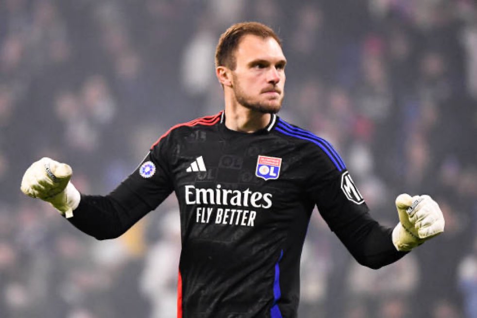 Ligue 1 Türkçe (@ligue1_turkce) on Twitter photo TRANSFER | Lyon, DNCG’ye gelir göstergesi sunmak adına Rayan Cherki’nin ardından Lucas Perri’nin satışını da gerçekleştirebilir. 
27 yaşındaki kalecinin, yaklaşık 23 M€ gibi bir bedelle önümüzdeki günlerde Premier League’e transfer olması mümkün. (via <a href="/lequipe/">L'Équipe</a>) TRANSFER | Lyon, DNCG’ye gelir göstergesi sunmak adına Rayan Cherki’nin ardından Lucas Perri’nin satışını da gerçekleştirebilir. 
27 yaşındaki kalecinin, yaklaşık 23 M€ gibi bir bedelle önümüzdeki günlerde Premier League’e transfer olması mümkün. (via <a href="/lequipe/">L'Équipe</a>)