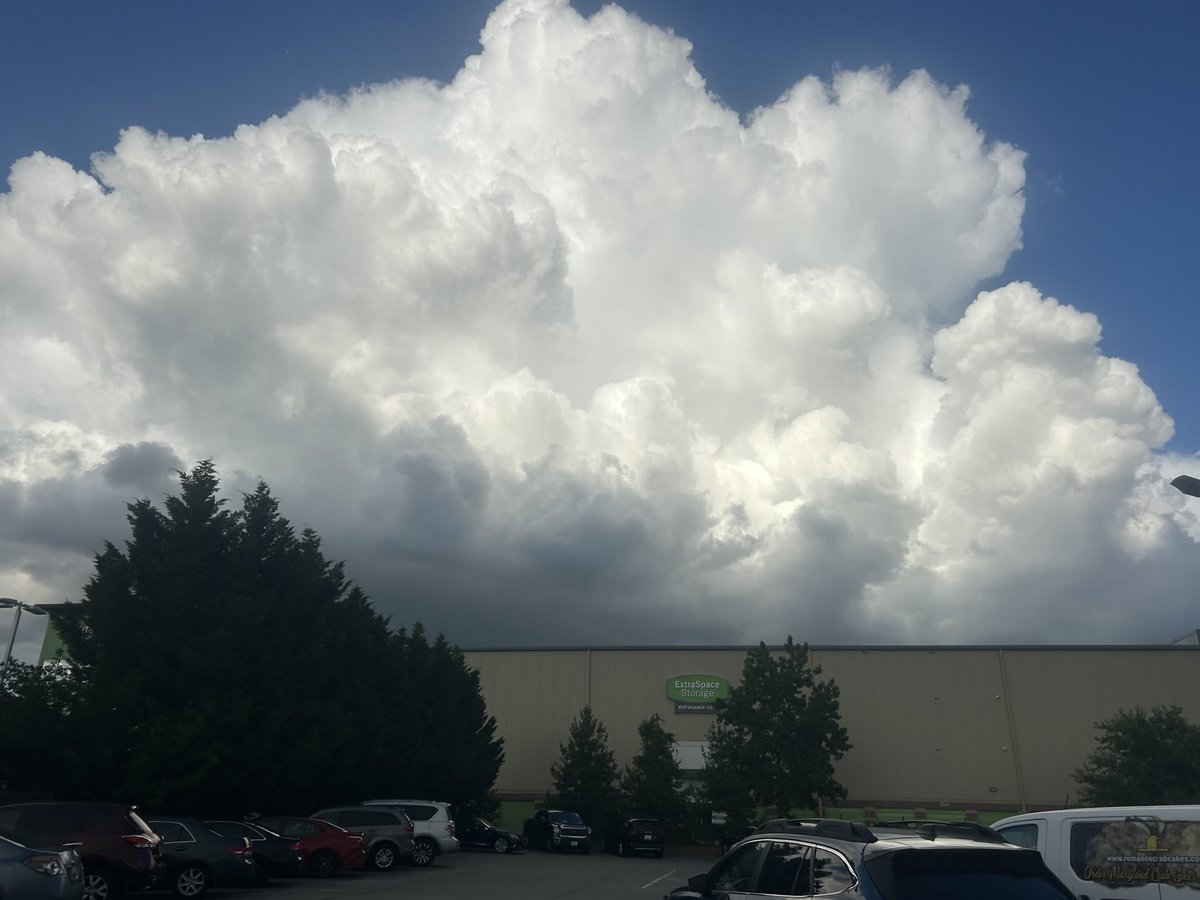 timbutz70's tweet image. @capitalweather Gorgeous structure. Photo taken in Glen Burnie, Md.