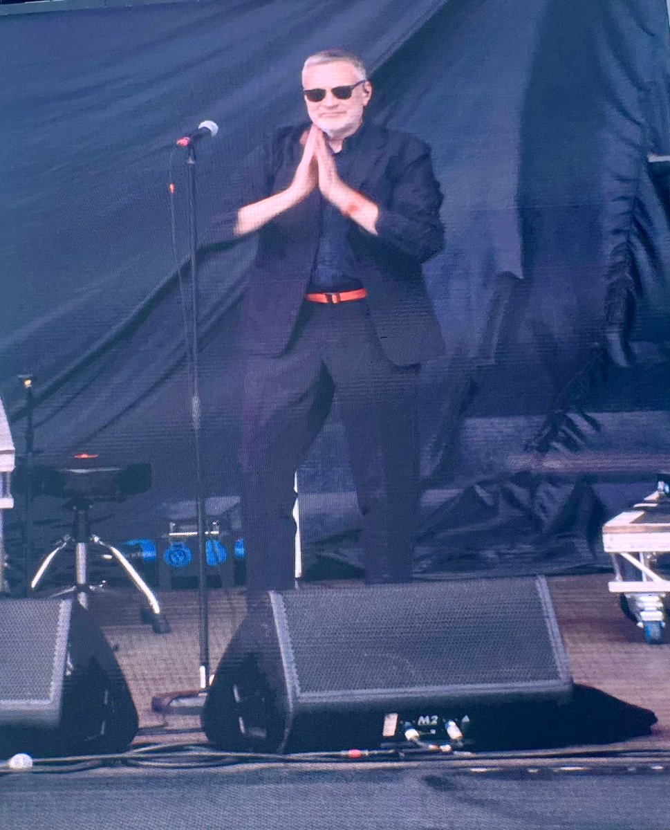Sue_Charles's tweet image. Last night a heady dose of 90s nostalgia… tonight a flashback to the 80s!
Love Action, Living on the Ceiling, You Take Me Up, Electric Dreams, Sound of The Crowd… what a setlist!
A glorious gig at Cardiff Castle with Human League, Thompson Twins’ Tom Bailey and Blancmange.