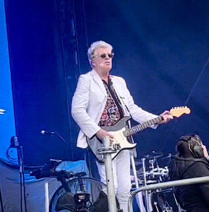 Sue_Charles's tweet image. Last night a heady dose of 90s nostalgia… tonight a flashback to the 80s!
Love Action, Living on the Ceiling, You Take Me Up, Electric Dreams, Sound of The Crowd… what a setlist!
A glorious gig at Cardiff Castle with Human League, Thompson Twins’ Tom Bailey and Blancmange.