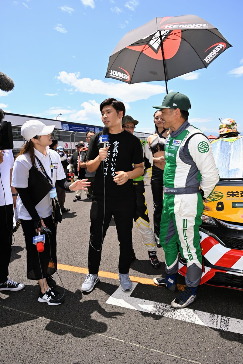 アルト渕上 (@alto_fuchigami) on Twitter photo S耐TV、グリッドレポートで公団ちゃん人気に嫉妬の伊藤鷹志選手🤣
#スーパー耐久(<a href="/SuperTaikyu_STO/">スーパー耐久シリーズ</a>)
#公団ちゃん(<a href="/SakaeMotorspor2/">SAKAE MOTORSPORTS</a>)
#大島良平(<a href="/BrunaRacing/">大島良平</a>)
#伊藤鷹志(<a href="/takasi0428/">RCIT 伊藤鷹志 空気がいい人</a>)
#中嶋絵美(<a href="/emi_nakashima23/">中嶋絵美(フリーアナウンサー౨ৎ防災士)</a>) S耐TV、グリッドレポートで公団ちゃん人気に嫉妬の伊藤鷹志選手🤣
#スーパー耐久(<a href="/SuperTaikyu_STO/">スーパー耐久シリーズ</a>)
#公団ちゃん(<a href="/SakaeMotorspor2/">SAKAE MOTORSPORTS</a>)
#大島良平(<a href="/BrunaRacing/">大島良平</a>)
#伊藤鷹志(<a href="/takasi0428/">RCIT 伊藤鷹志 空気がいい人</a>)
#中嶋絵美(<a href="/emi_nakashima23/">中嶋絵美(フリーアナウンサー౨ৎ防災士)</a>)