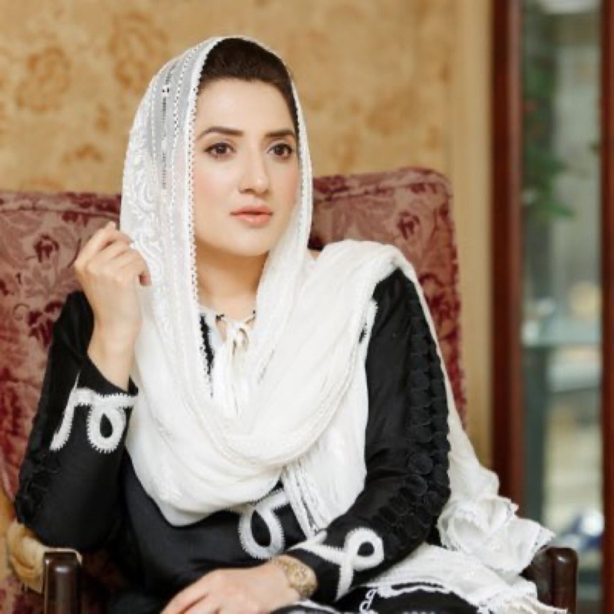 🚨🚨#TweetNo10

<a href="/EmanTahirSadik/">Eman Tahir</a> مجھے امید ہے!آپ اِس بار نظام کے خلاف احتجاجی تحریک میں فرنٹ سے لیڈ کریں گے اور تب تک عوام کے ساتھ سڑکوں پر موجود رہیں گے جب تک عمران خان کو رہا نہی کروا لیتے۔

مجھے امید ہے لیڈر شپ<a href="/ImranKhanPTI/">Imran Khan</a> جیسی دلیری اور بھرپور مزاحمت کریں گے۔