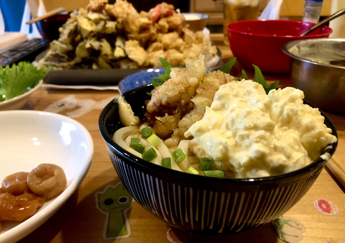 dOq0XW's tweet image. タル鶏天ぶっかけうどん作りました。
天ぷらをつまみにお酒を飲み、
ラストは天丼です🍚
ヘルシーとは…？🤔

#おうちごはん #丸亀製麺