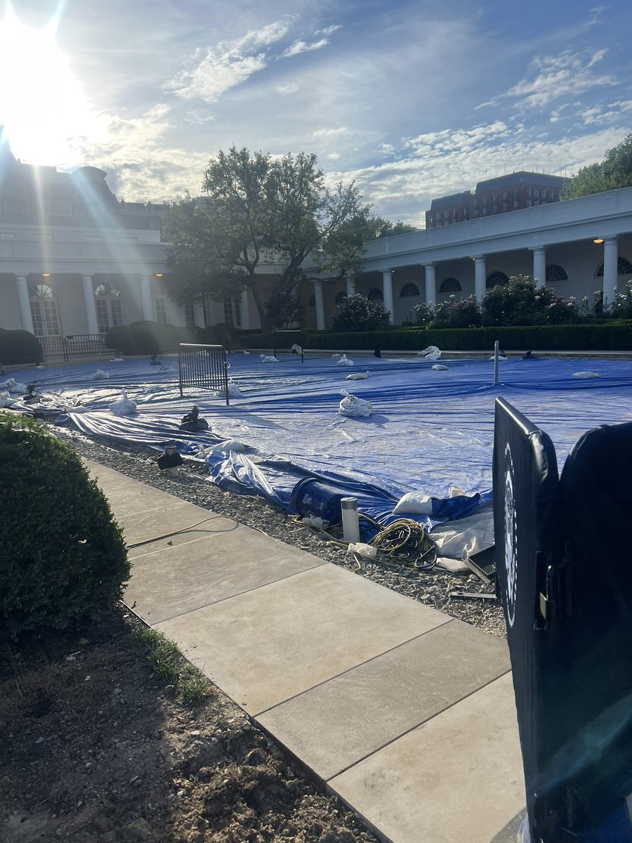 Emilylgoodin's tweet image. POTUS is back in the White House after a weekend at Bedminister. And work in the Rose Garden continues