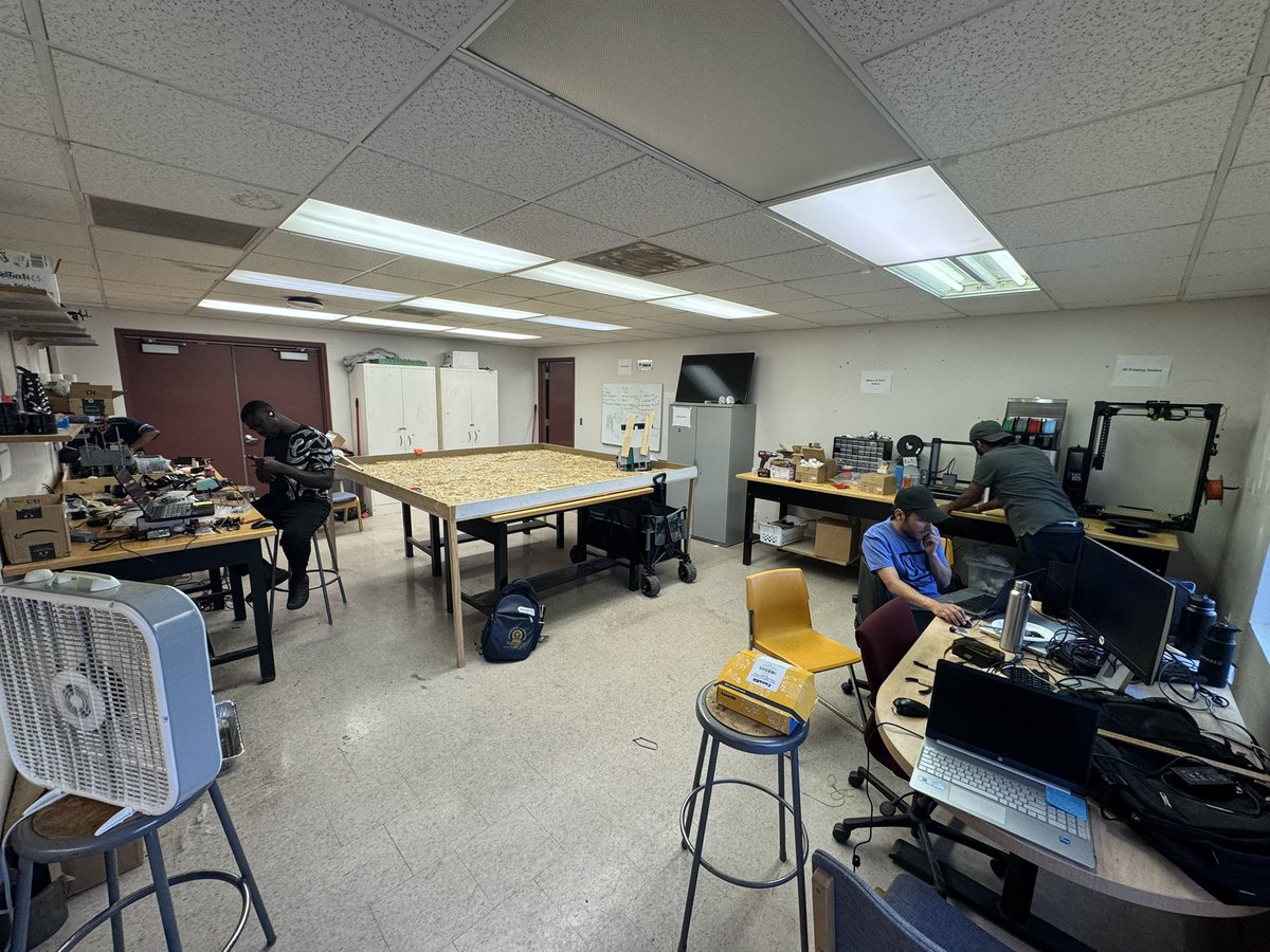 The last mile of the #ASABE #Robotics! 

Watch out for the Bison Ag (egg) bot in #Toronto 

<a href="/NDSU/">North Dakota State University</a> 
<a href="/ASABEorg/">ASABE.org</a>