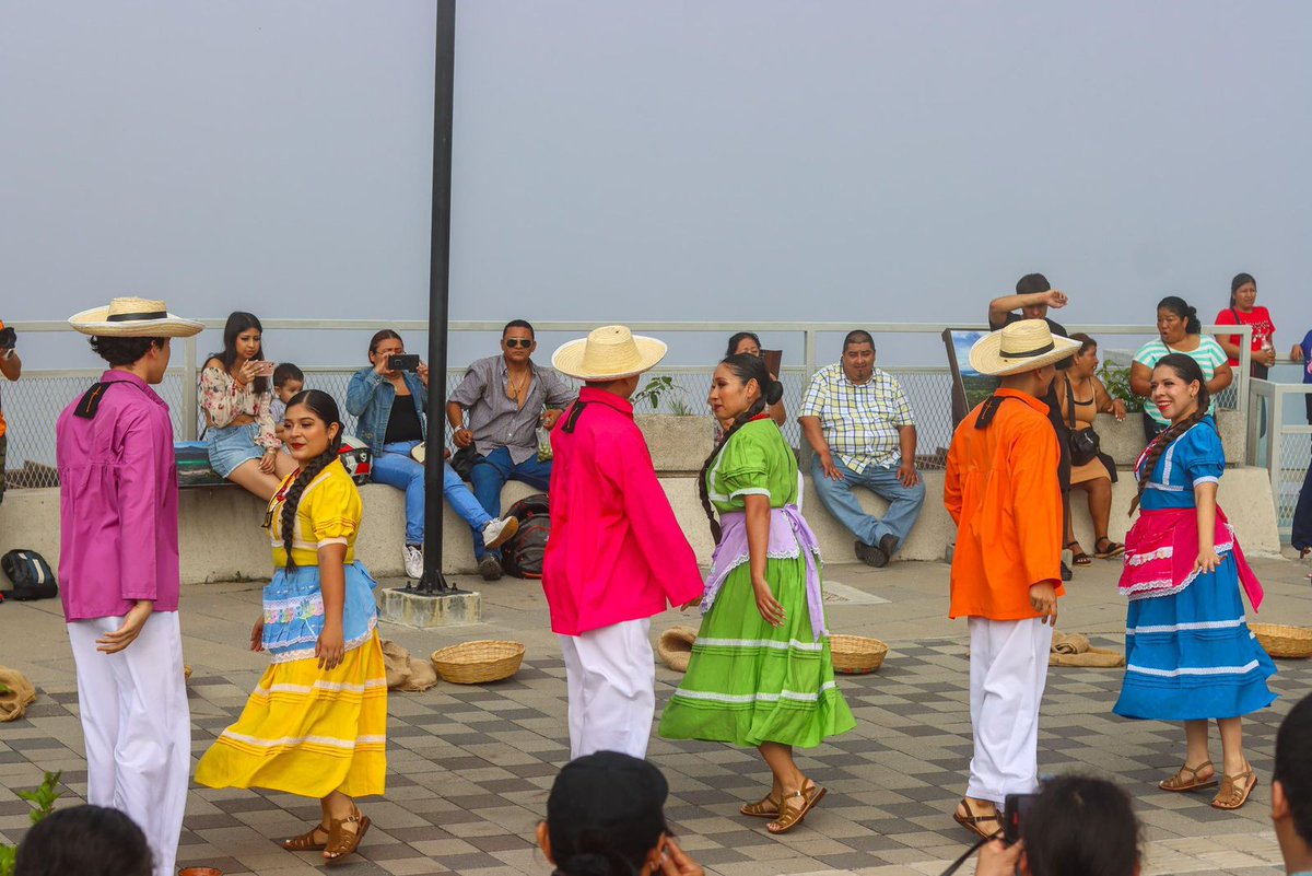 Noticiero El Salvador 🇸🇻 (@noticieroslv) on Twitter photo El Ministerio de <a href="/culturasv/">Ministerio de Cultura</a> presentó a la Compañía de Folklore de El Salvador como parte de la #ExperienciaCulturalEsParaVos, llevando danza, tradición y orgullo nacional a un destino emblemático del país. El Ministerio de <a href="/culturasv/">Ministerio de Cultura</a> presentó a la Compañía de Folklore de El Salvador como parte de la #ExperienciaCulturalEsParaVos, llevando danza, tradición y orgullo nacional a un destino emblemático del país.