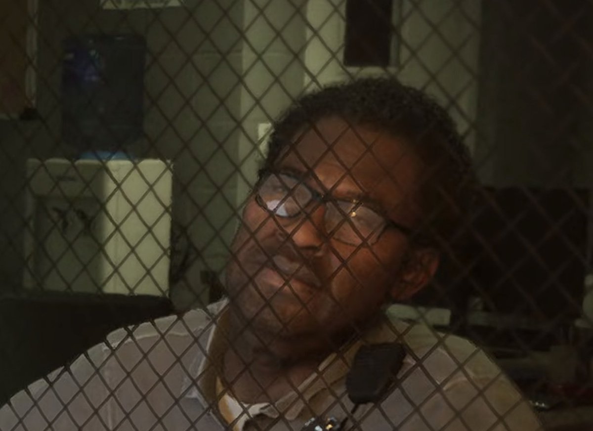 PainkillerH20's tweet image. So when the security guard told Jason have we met before maybe this guy is the same guy from the robbery.I can be wrong but it would be cool if it's the same guy,that means your actions can catch up to you and get you in trouble🗾🌊🌴🦩🌇🌃✈️🐎 #GTA #GTA6 #GTAVI