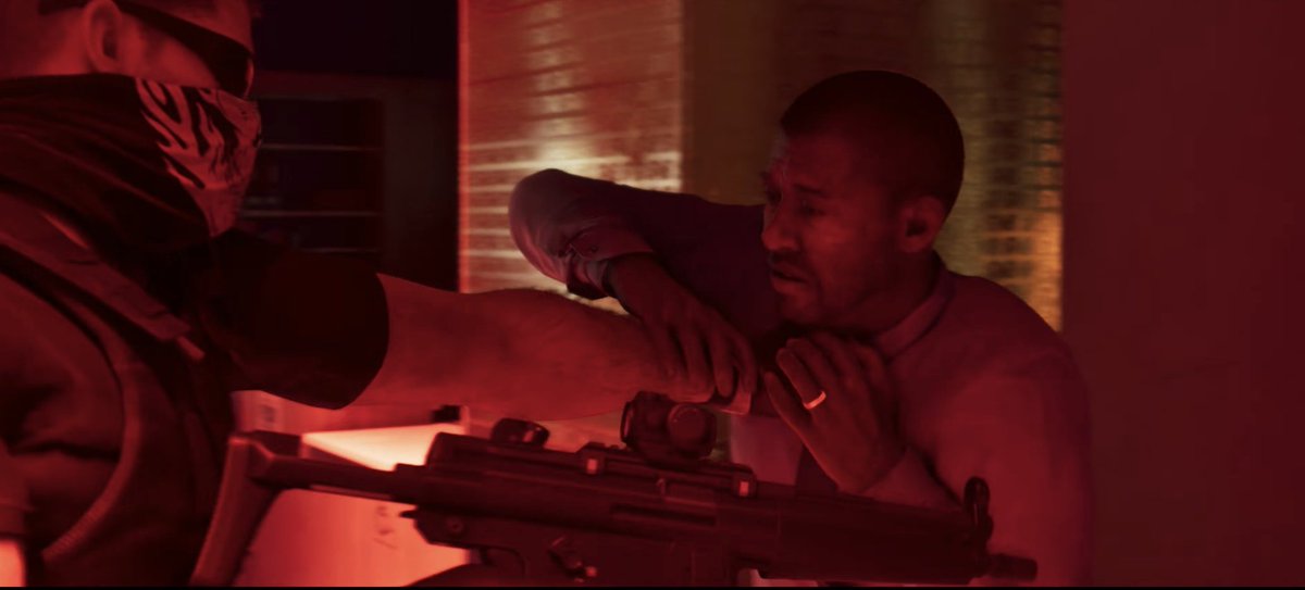 PainkillerH20's tweet image. So when the security guard told Jason have we met before maybe this guy is the same guy from the robbery.I can be wrong but it would be cool if it's the same guy,that means your actions can catch up to you and get you in trouble🗾🌊🌴🦩🌇🌃✈️🐎 #GTA #GTA6 #GTAVI