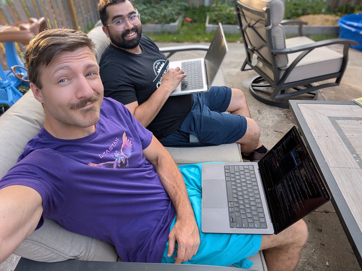 techdufus's tweet image. Frontend vs. Backend (I&apos;m using neovim btw)