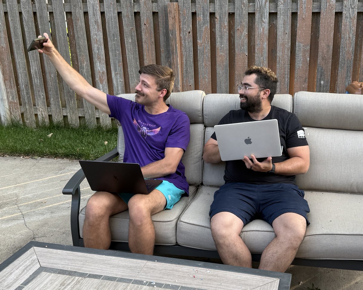 techdufus's tweet image. Frontend vs. Backend (I&apos;m using neovim btw)
