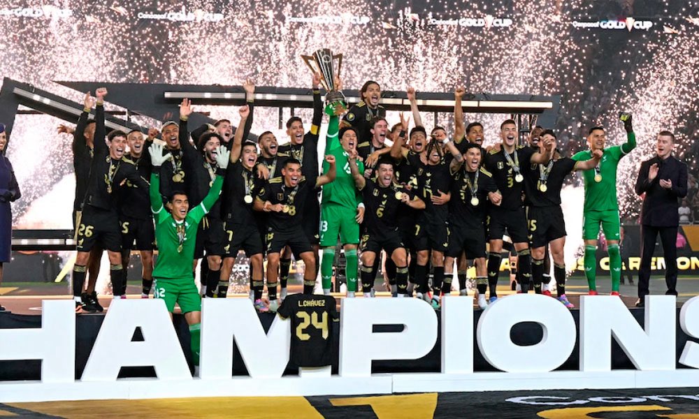¡El deporte mexicano ha tenido hoy un gran día! Hace unos minutos, la selección de fútbol ha ganado la final de la #CopaOro a Estados Unidos y ya es el equipo con más títulos y más goles anotados en la historia del torneo. ¡Felicitaciones! 🇲🇽