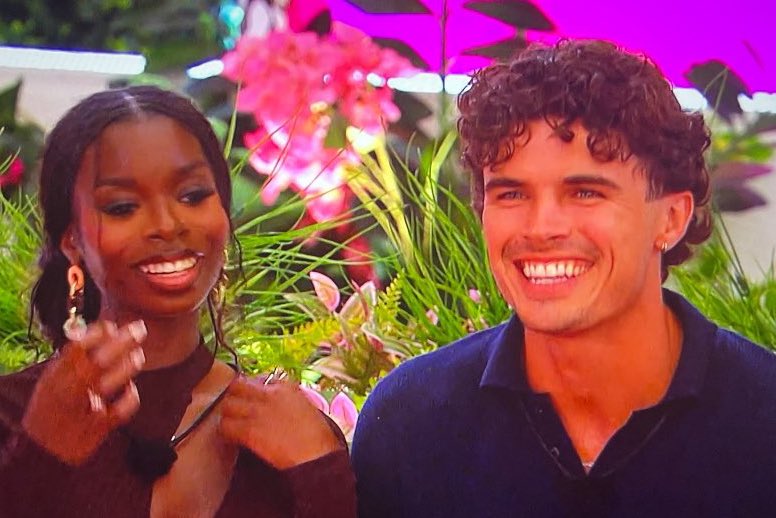 l0v3l3a's tweet image. I NEVER SLIP I NEVER FALL #LoveIslandUSA #NICOLANDRIA