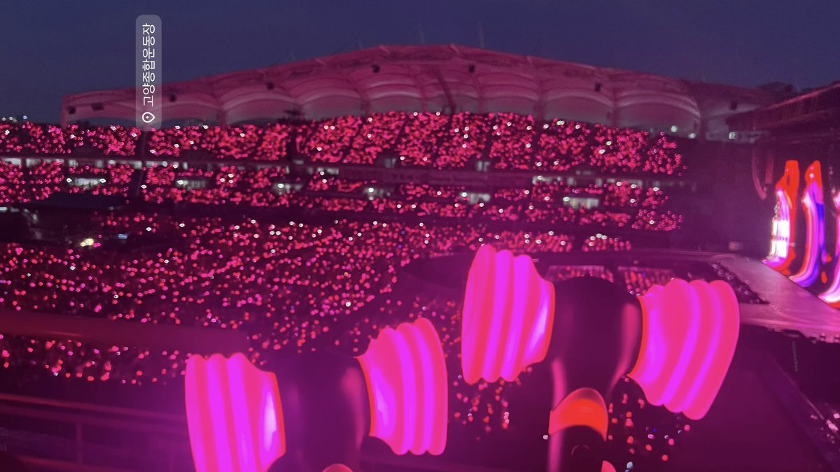 lesblinkot4's tweet photo. manifestando que algún día podamos ir todos a un concierto de BLACKPINK 🥹🕯️ https://t.co/FynmI0S6VD