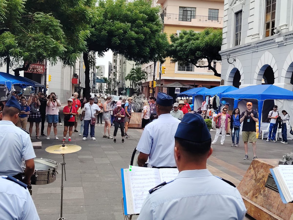 La Banda de Música del Comando de Operaciones Aéreas y Espaciales (COAE) participó de los diferentes eventos realizados en la ciudad de Guayaquil al conmemorar 490 años de fundación, compartiendo con la ciudadanía su talento y tradición, dando a conocer la cultura musical militar