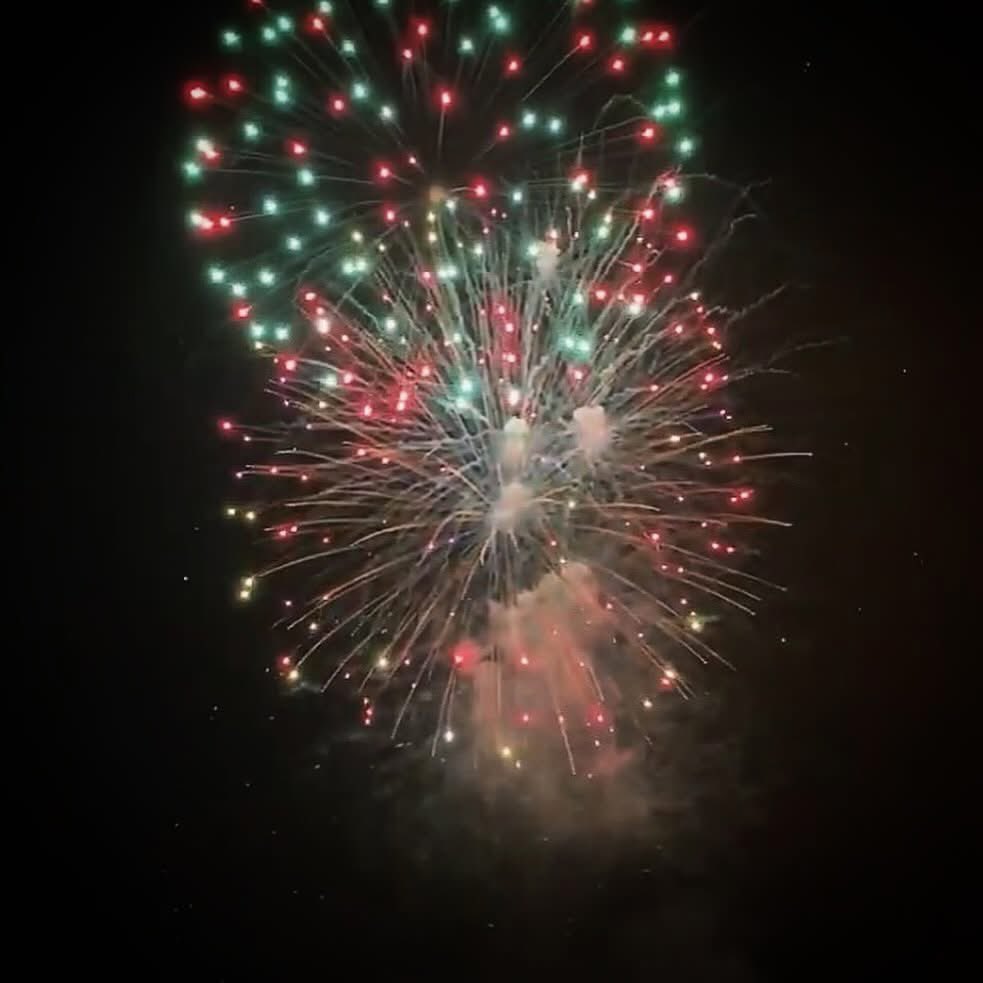 simonejnews's tweet image. Land of the free, because of the brave. 🇺🇸 

Here’s to an Independence Day weekend filled with laughter, celebrations and counted blessings. 🟥⬜️🟦 

#IndependenceDay #IndependenceDayweekend #Happy4thofJuly #4thofJulyCelebrations #outonthetown #freedomring #freetolive #freetolove