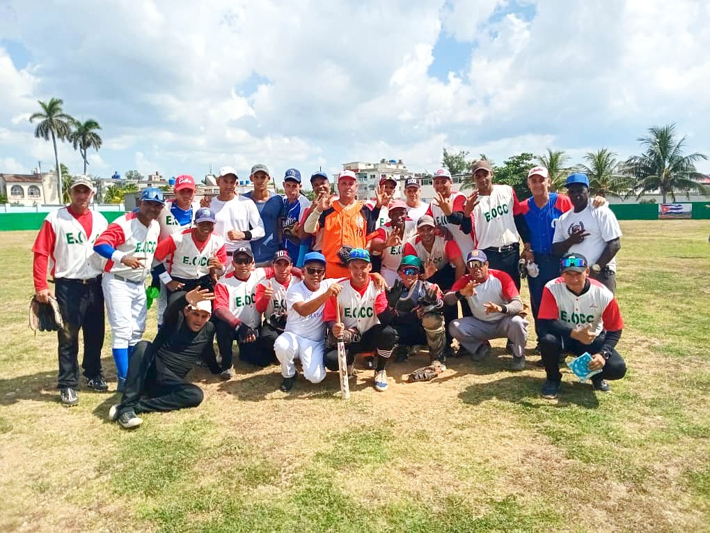 ‼️ Hoy fue una jornada cargada de energía y determinación en la liga de Softbol "Fidel Vive en mí", donde el Ejército Occidental se impuso con fuerza ante el equipo de la EIGAM con un sólido marcador de 7 a 3. 🫡 Esta victoria fue un verdadero paso de avance.
#Cuba🇨🇺