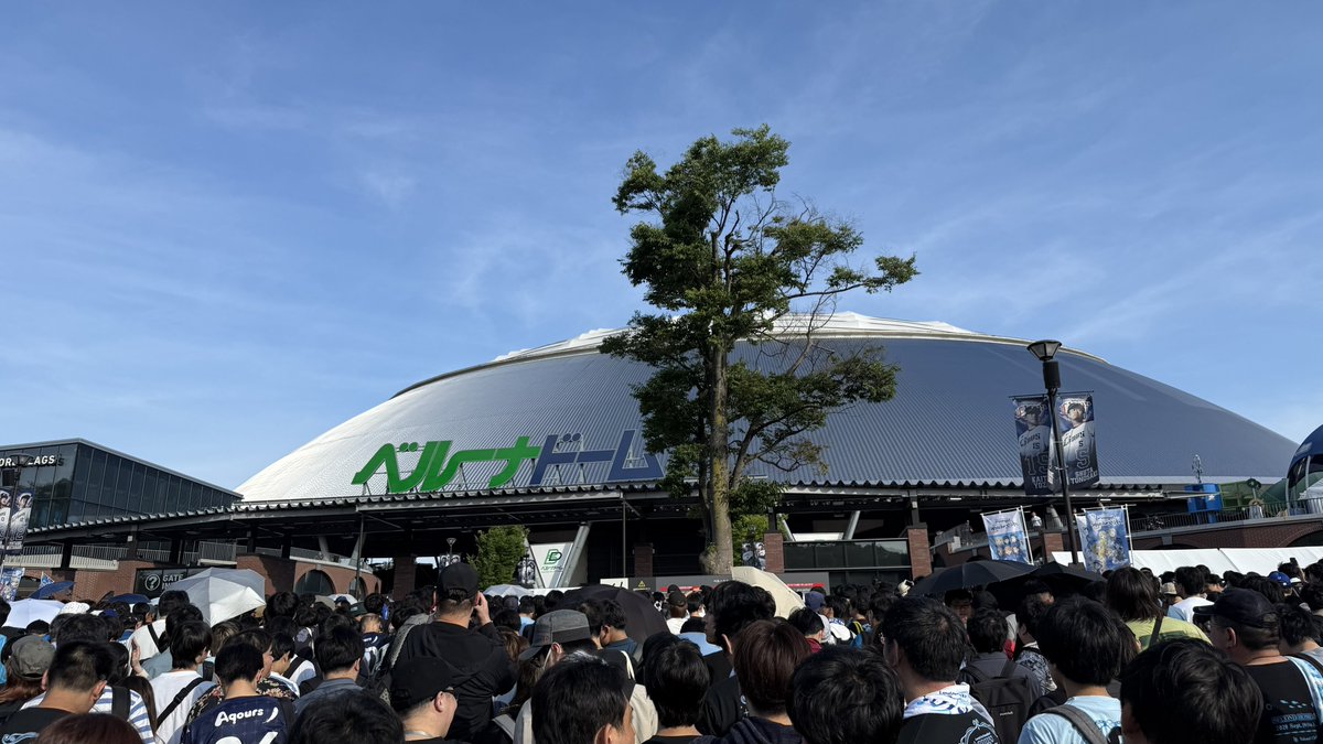 GULOVELIVE's tweet image. Aqoursに「やりたいことをやること」が重要なのだと教えてもらいました。一歩踏み出す勇気をくれたのは他でもない18人のAqoursでした。
10年間たくさんの夢と感動を本当にありがとうございました。これからもずっとずっと永久にAqoursが大好きです。(部員P)
#Aqours_finale_Day1
#Aqours_finale_Day2