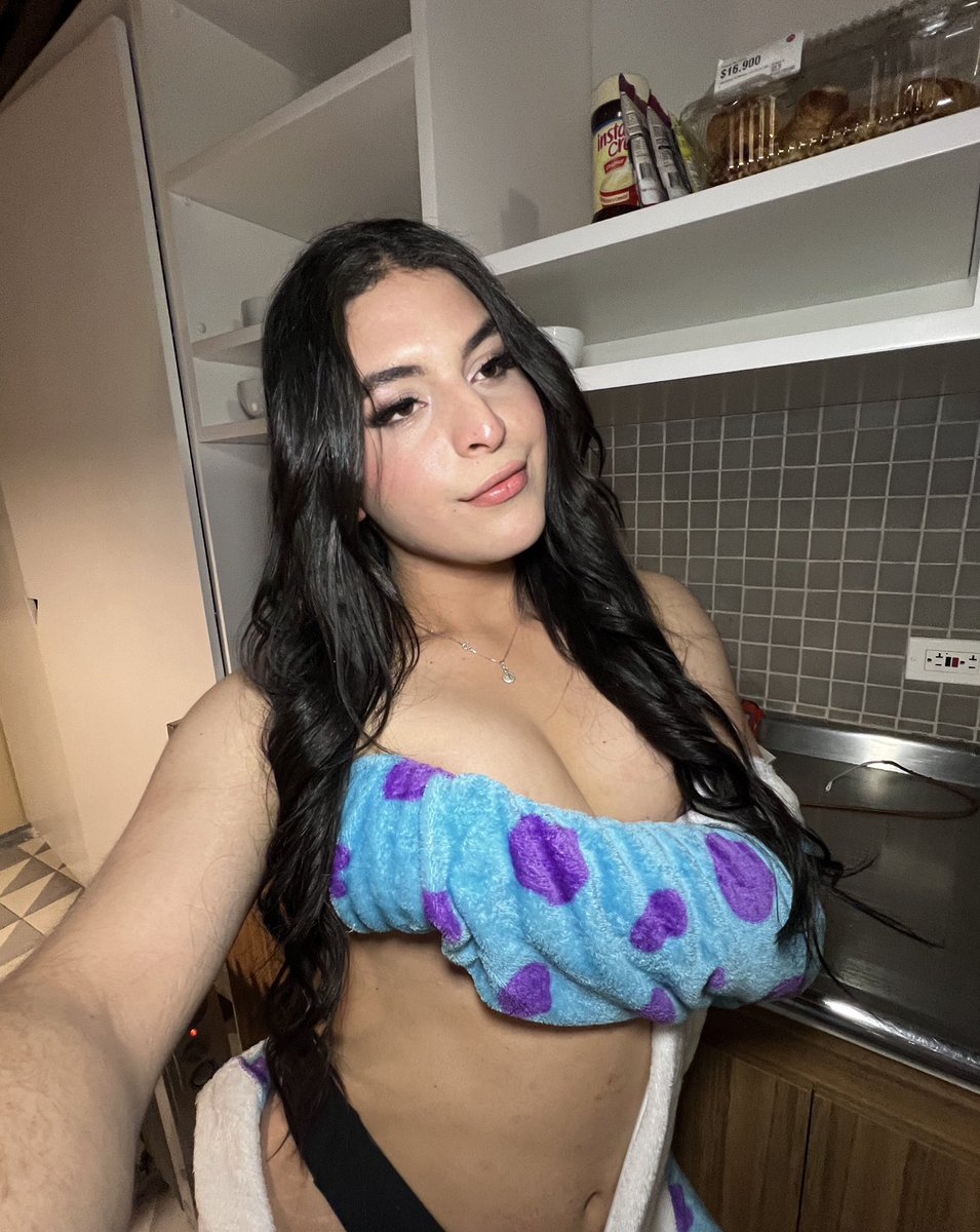 Osher_222's tweet photo. Buenas noches 😴 
#trasn #onlyfans #transgirl #women #colombia https://t.co/4nXWlwHSYV