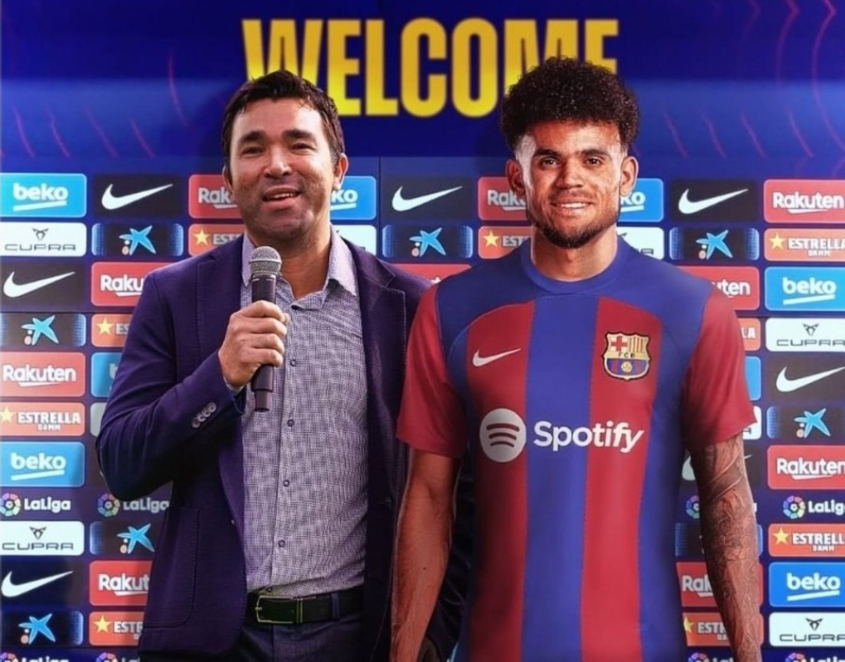 لويس دياز لاعب رائع ، جناح أيسر كما يقول الكتاب المشكلة فقط بسعره المرتفع مقارنةً بعمره لذلك برأي من الأفضل أنك تكمل مع رافينها اللي متألق مقدم موسم رقمياً أكثر من رائع وتجيب راشفورد إعارة كخيار بديل وتنتظر للموسم اللي بعده ، وقتها خياراتك ووضعك المالي رح يكونوا إثنينهم أحسن ..