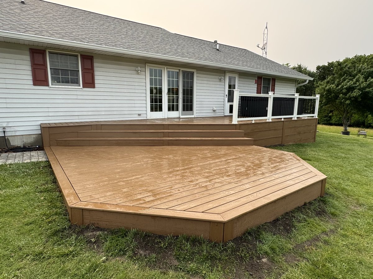 Outdoor_Graber's tweet photo. 🌟 Deck Remodel: Before &amp; After Reveal! 🌟
Stunning transformation using the existing frame, giving it a fresh new look! 👀

🔹 Beach Dune Decking
🔹 White T-Rail + Black Balusters
🔹 Picture Frame &amp; Fascia

Ready for these summer nights and everything in between!☀️ https://t.co/eHuJ6lEZkv