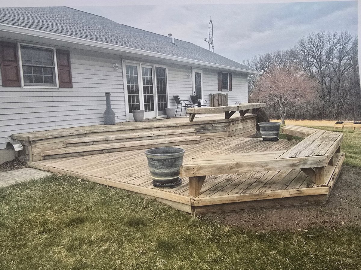 Outdoor_Graber's tweet photo. 🌟 Deck Remodel: Before &amp; After Reveal! 🌟
Stunning transformation using the existing frame, giving it a fresh new look! 👀

🔹 Beach Dune Decking
🔹 White T-Rail + Black Balusters
🔹 Picture Frame &amp; Fascia

Ready for these summer nights and everything in between!☀️ https://t.co/eHuJ6lEZkv