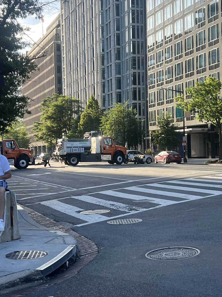 Emilylgoodin's tweet image. Lots of road closures and fences around White House ahead of Netanyahu arrival