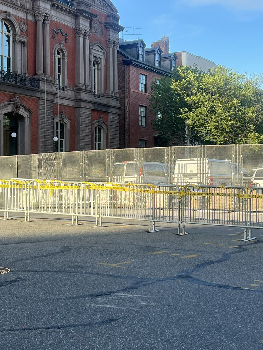 Emilylgoodin's tweet image. Lots of road closures and fences around White House ahead of Netanyahu arrival