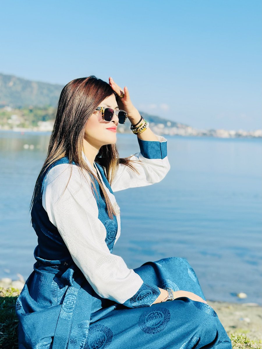 चुडियको चप्पलमा बारम्बार अल्झिरहनु भन्दा त खालि खुट्टाले नै गन्तव्य तय गर्नु ठिक हुन्छ !!❤️❤️
#शुभ_प्रभात_वंदन