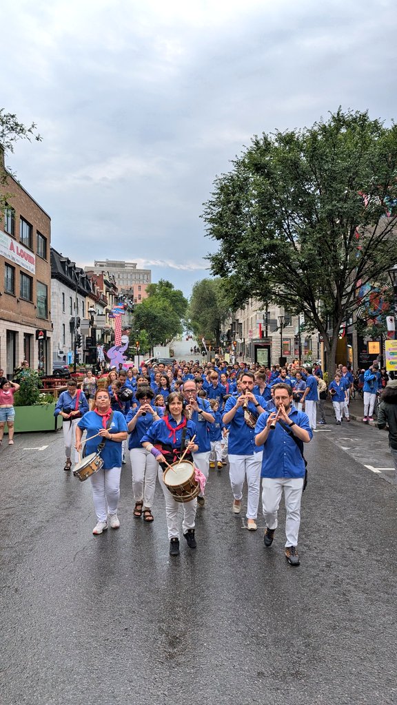 Avui tornem a actuar a la Rue Saint Denis de Montreal!

#castells