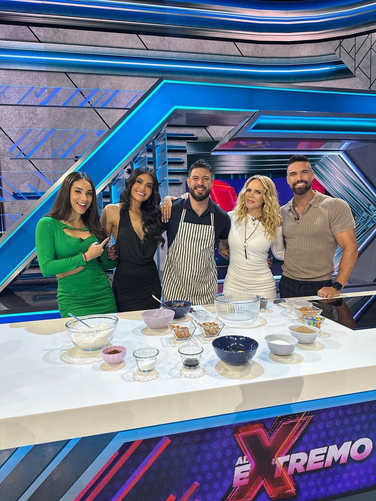 Al Extremo (@alextremo) on Twitter photo Familia, gracias por acompañarnos esta tarde en #AlExtremoFDS. ❤️ Hoy tuvimos una visita muy especial, gracias por acompañarnos <a href="/KristalSilva_/">KRISTAL SILVA</a>, disfrutamos mucho tu compañía. 😍🙌🏼 Familia, gracias por acompañarnos esta tarde en #AlExtremoFDS. ❤️ Hoy tuvimos una visita muy especial, gracias por acompañarnos <a href="/KristalSilva_/">KRISTAL SILVA</a>, disfrutamos mucho tu compañía. 😍🙌🏼