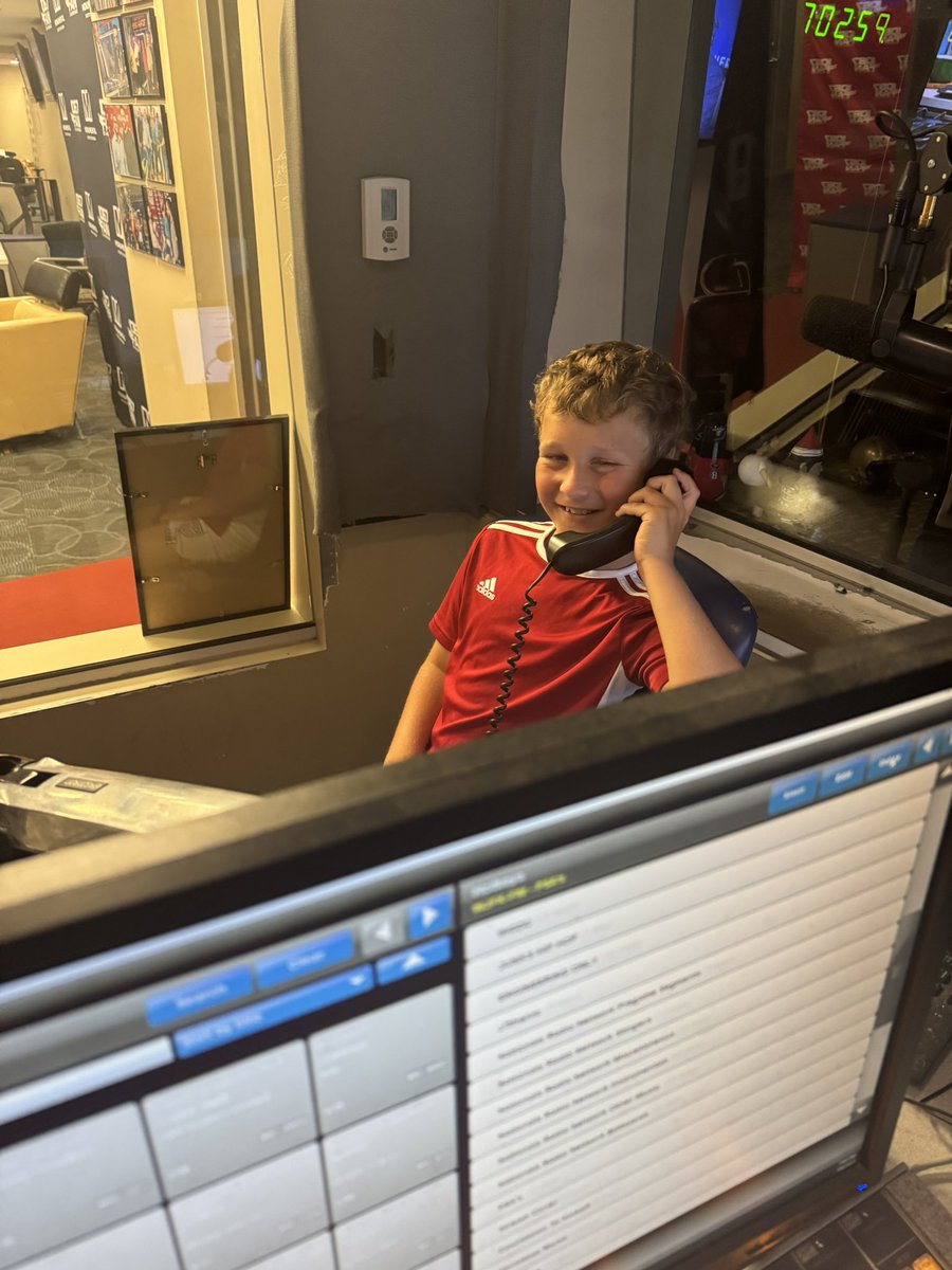 Chris Kinard (@chriskinard) on Twitter photo When news breaks on a Sunday night itβs all hands on deck. My 9 year old answering calls <a href="/1067theFan/">106.7 The Fan</a> while I (attempt to) run the board When news breaks on a Sunday night itβs all hands on deck. My 9 year old answering calls <a href="/1067theFan/">106.7 The Fan</a> while I (attempt to) run the board