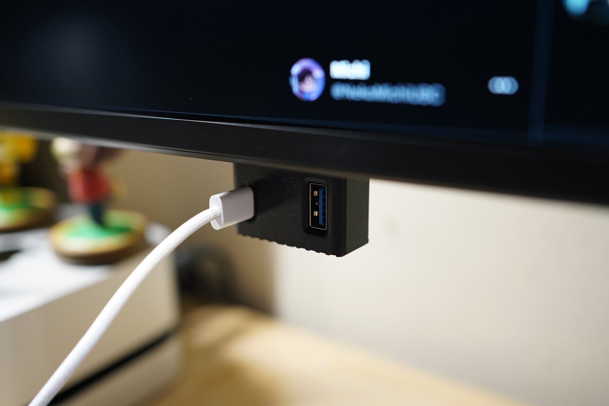 NekoMichiUBC's tweet image. My new monitor has pop-out USB ports and now I wish every furniture item has pop-out USB ports hidden away...