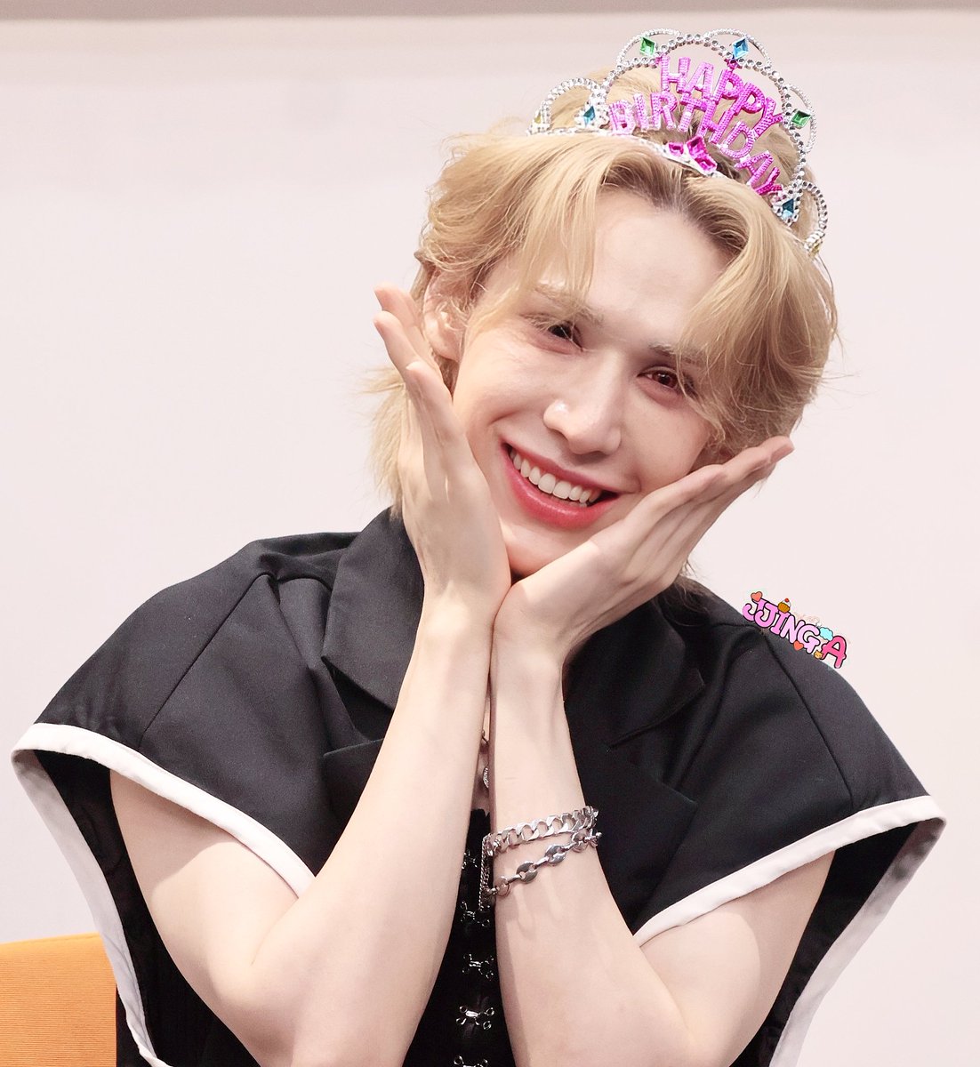 jjing_1228's tweet image. 2025.07.07 [WIMUTI]
우리의 영원한 리더 무티 생일축하해🎊🎊❣️
활동기에 생일이라 축하해 줄 수 있어서 기뻤어🥹 진짜 내가 이불이라서 너무 행복해
항상 이불부터 생각해주는 무티에게 늘 감동이고
고마워~ 🐰❣️
.
#XLOV #xlov_1andonly #RUI #루이 #陳冠叡 #冠叡 #엑스러브 #현 #HYUN 
#우무티…