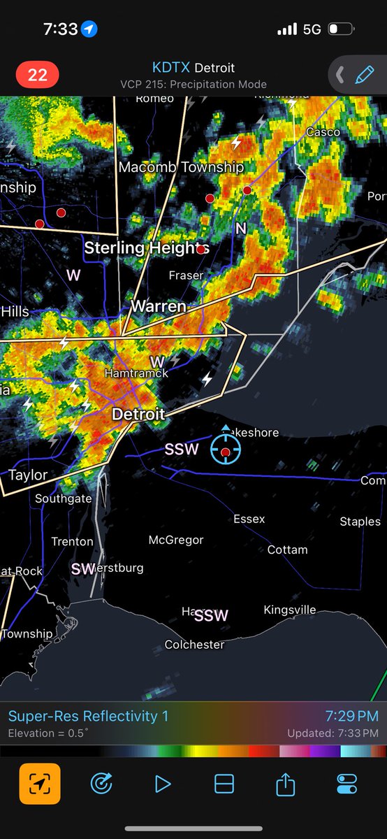 Looks not too shabby. Near Tecumseh 7:43pm #onstorm #onwx <a href="/WE_SEE_/">W.E. S.E.E.</a>